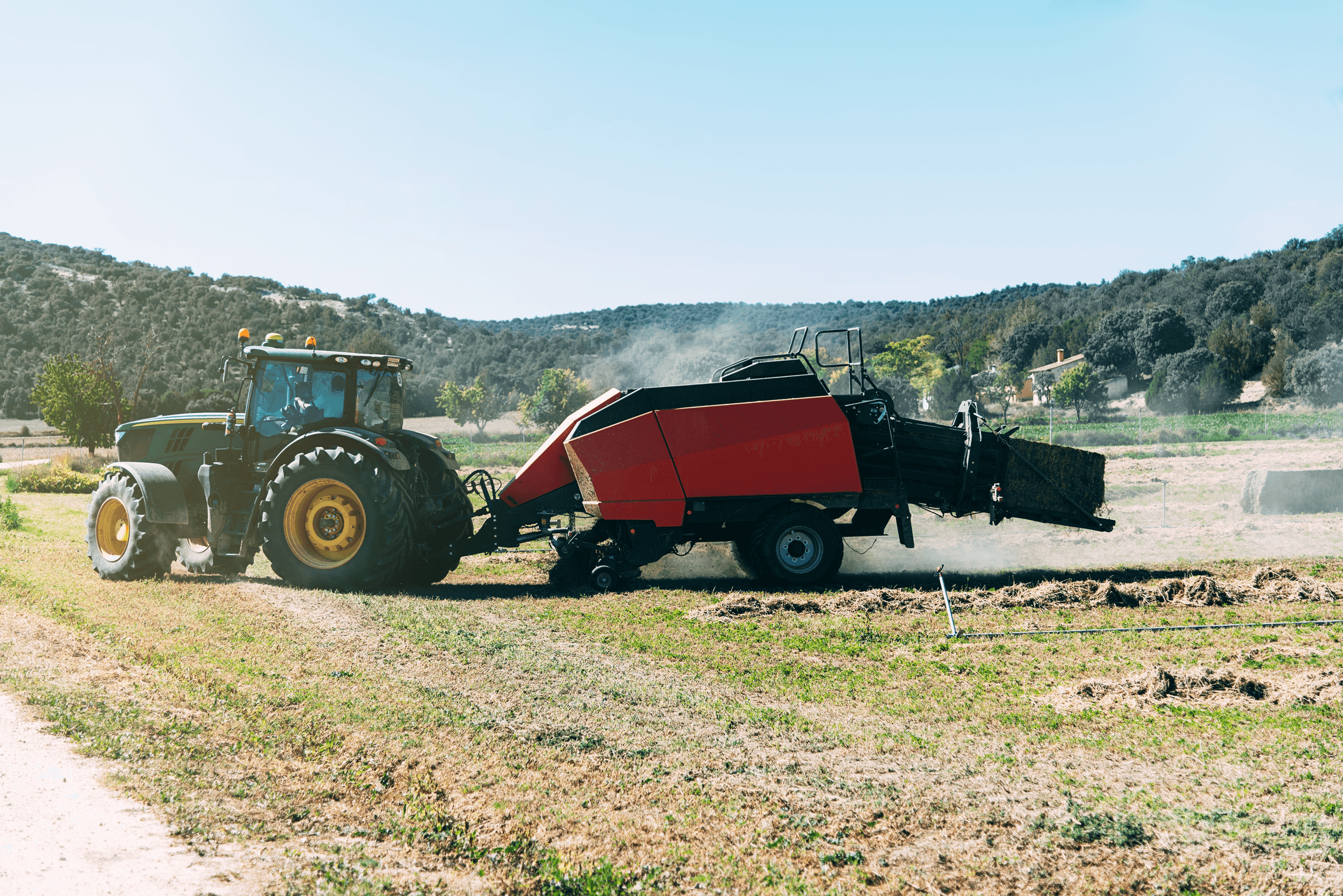 tractor-meddle-cultivation-field